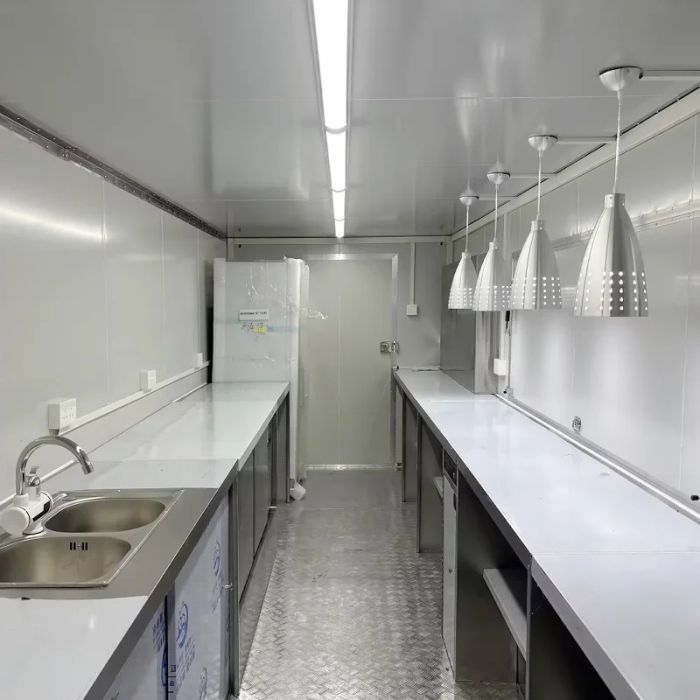 Mobile Food Truck Trailer with Full Kitchen & Refrigeration – Commercial Concession Unit for Street Vending, Catering & Camping - Image 4