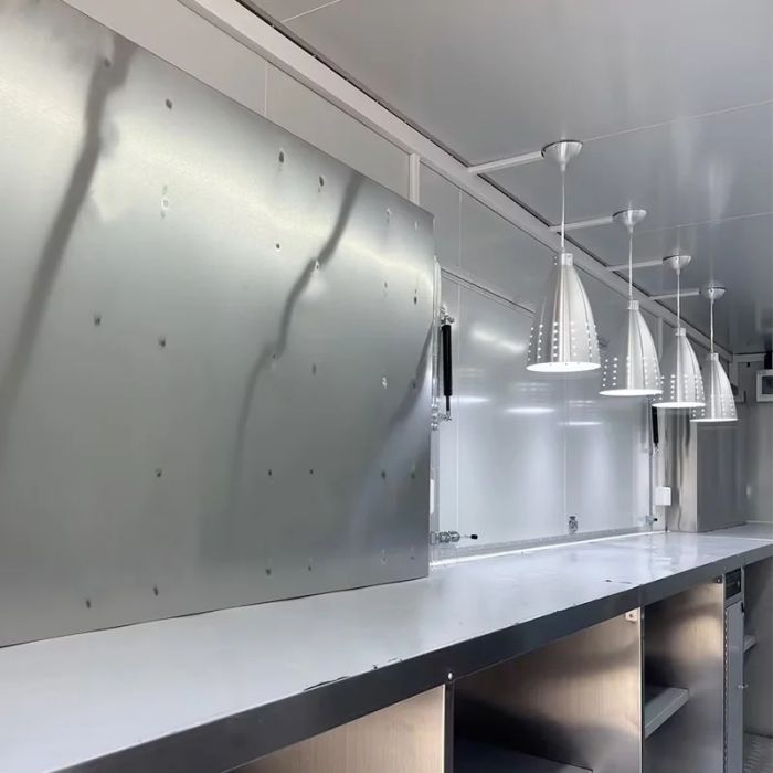 Mobile Food Truck Trailer with Full Kitchen & Refrigeration – Commercial Concession Unit for Street Vending, Catering & Camping - Image 5